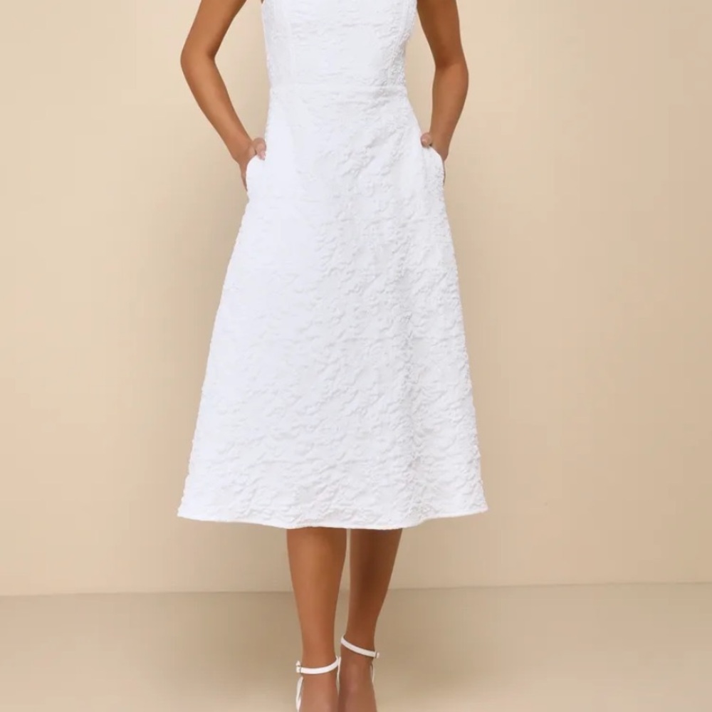 Lulus BRIDAL/graduation dress never worn!!